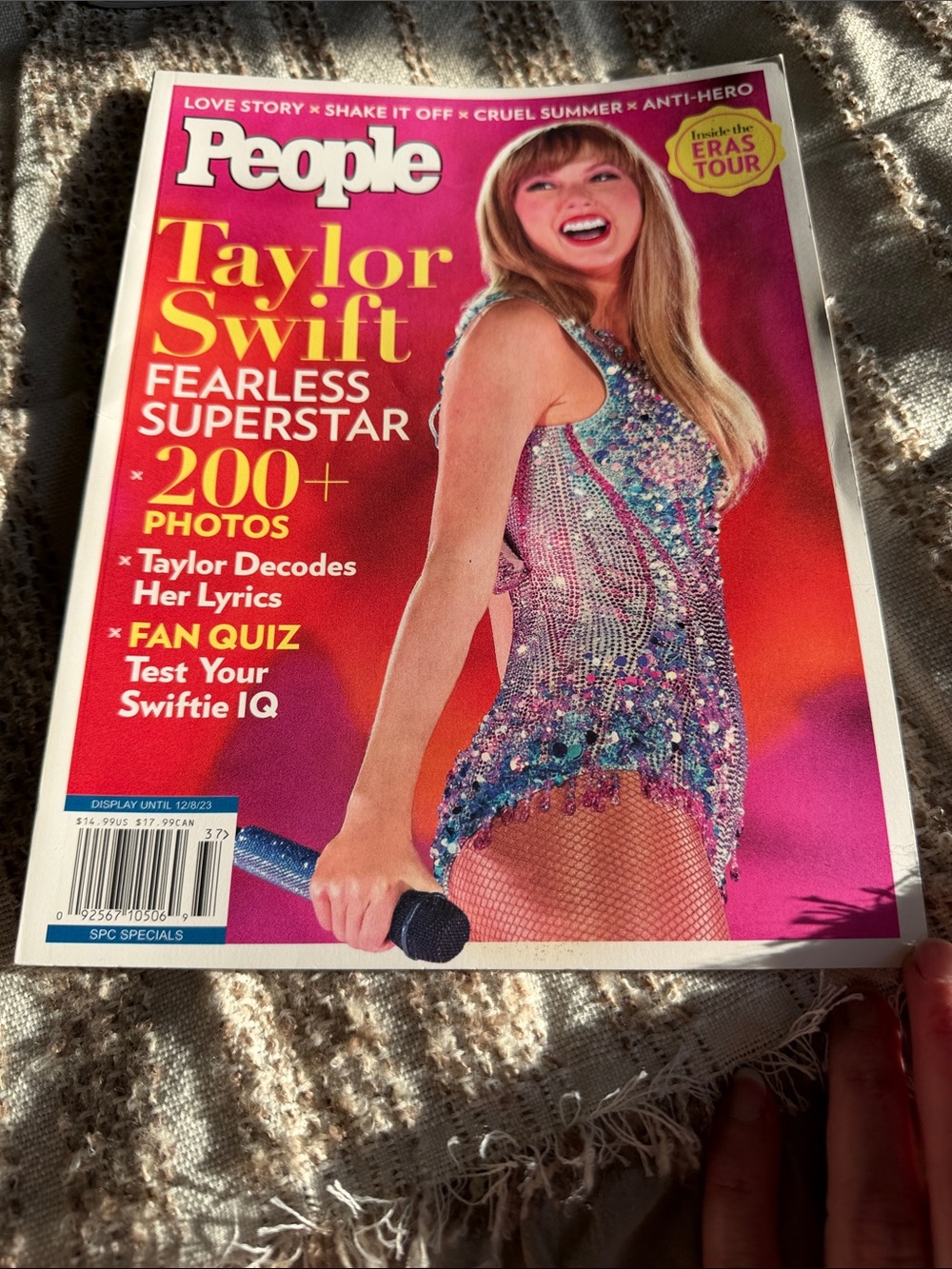 People Magazine Featuring Taylor Swift - Pink Cover